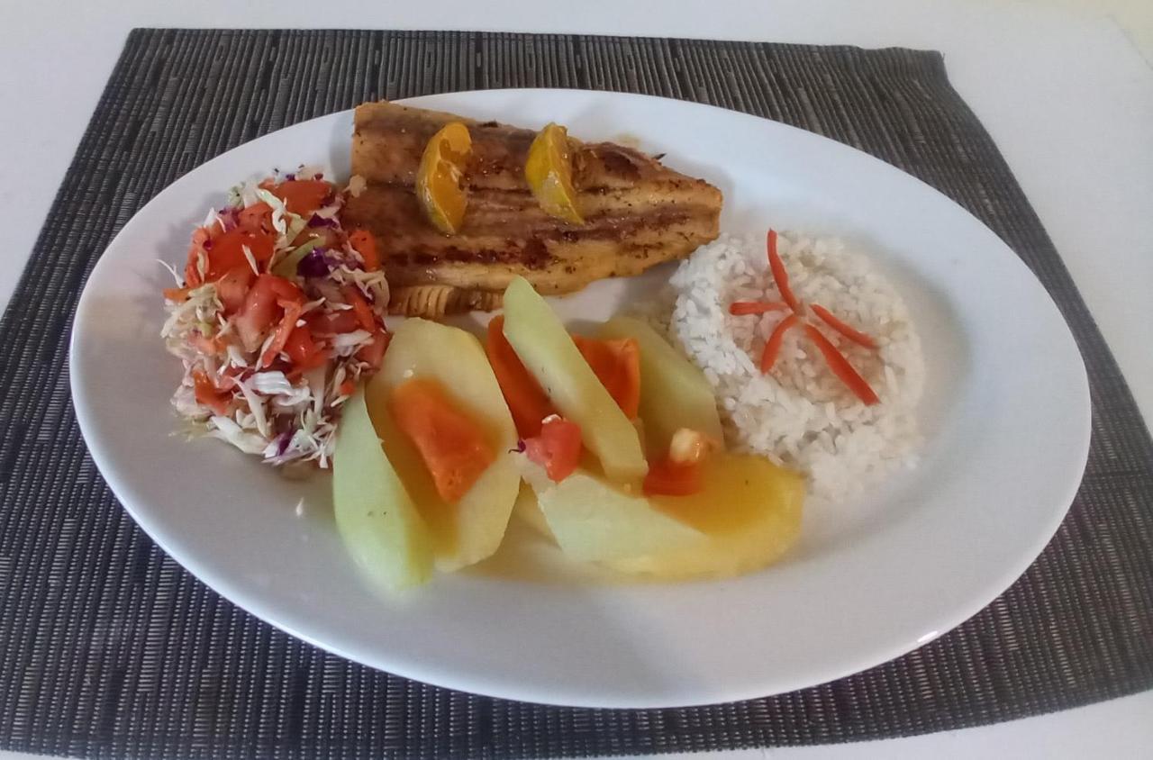 Hostal Y Restaurante Los Tecales La Coca Экстерьер фото